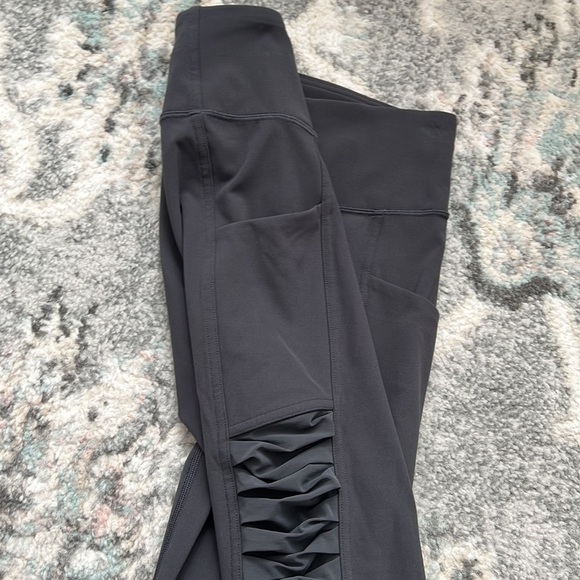 Lululemon Sharp Turns Crop 17" - Picture 4 of 9